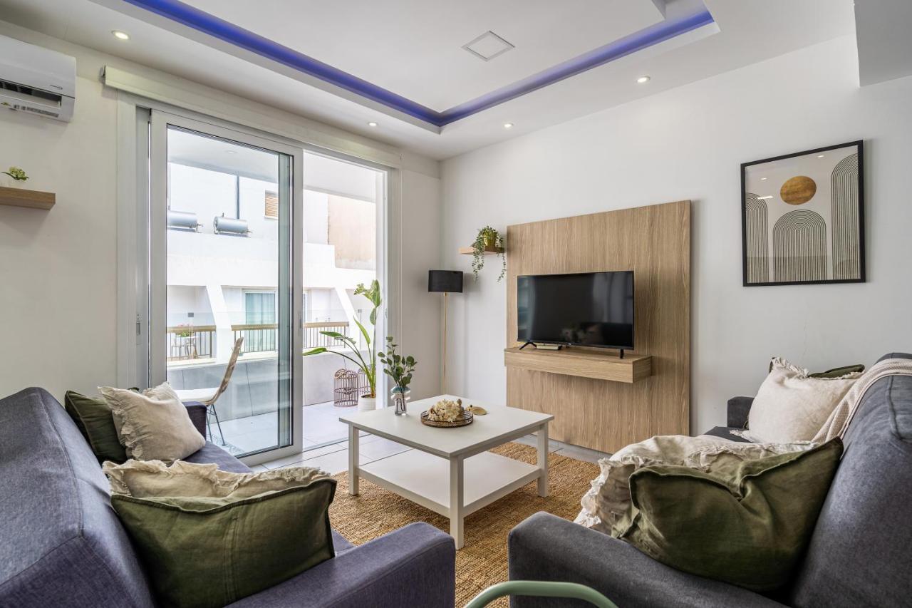 Beach Daze 1-Br Apt By Finikoudes Beach Larnaca Exterior photo