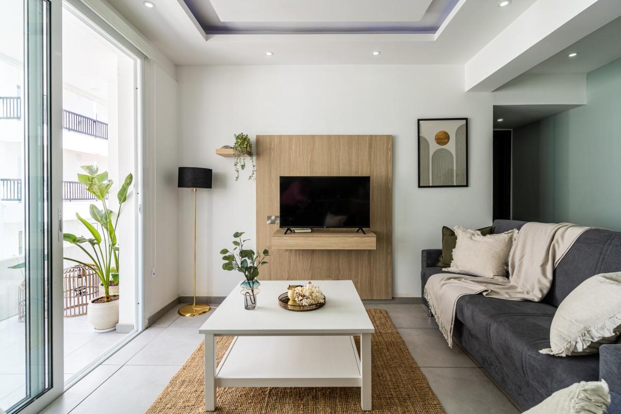 Beach Daze 1-Br Apt By Finikoudes Beach Larnaca Exterior photo